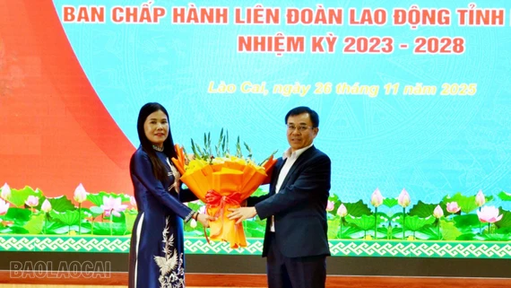 Đồng chí Nguyễn Thị Bích Nhiệm được bầu giữ chức Chủ tịch Liên đoàn Lao động tỉnh Lào Cai nhiệm kỳ 2023 - 2028
