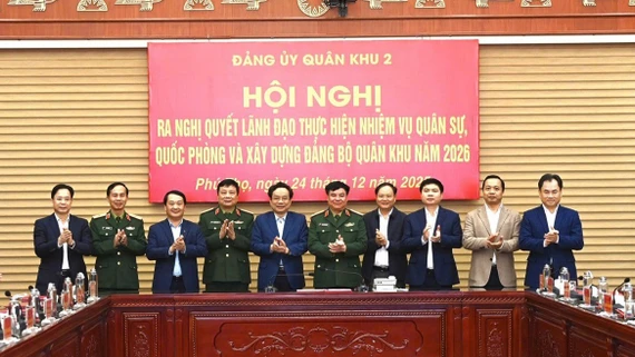 Bí thư Tỉnh ủy Trịnh Việt Hùng dự Hội nghị ra nghị quyết lãnh đạo của Đảng ủy Quân khu 2 