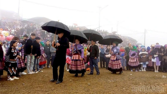 Rộn ràng không khí khai mạc Lễ hội Gầu Tào 