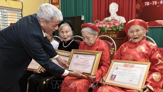 Tiến tới Đại hội XIV của Đảng: Bứt phá từ chính sách chăm lo người cao tuổi