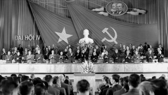Đại hội IV: Hoàn thành sự nghiệp thống nhất Tổ quốc, đưa cả nước đi lên CNXH