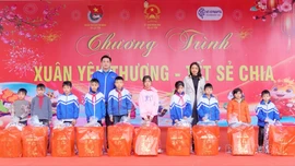 Xã Lục Yên: 62 học sinh hoàn cảnh khó khăn được nhận quà "Xuân yêu thương - Tết chia sẻ"