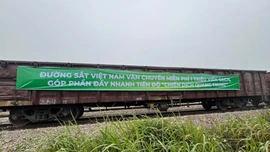 Ngành đường sắt vận chuyển miễn phí 1 triệu viên gạch hỗ trợ xây dựng nhà ở tại miền Trung