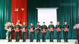 Đảng ủy Trung đoàn Bộ binh 8 tổ chức Hội nghị công bố, trao quyết định về công tác cán bộ và quân nhân chuyên nghiệp