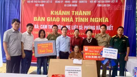 Hội Hỗ trợ gia đình liệt sĩ trao nhà tình nghĩa tại xã Cảm Nhân