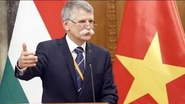 Chủ tịch Quốc hội Hungary Kover Laszlo bắt đầu thăm chính thức Việt Nam
