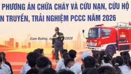 Cam Đường: Hơn 1.000 học sinh, giáo viên Trung tâm GDNN - GDTX trải nghiệm kỹ năng phòng cháy, chữa cháy và cứu nạn, cứu hộ.