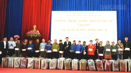 Kiểm toán Nhà nước khu vực VII tặng quà Tết cho hộ nghèo nhân dịp Tết Bính Ngọ 2026