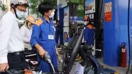 Giá dầu diesel giảm gần 2.000 đồng/lít