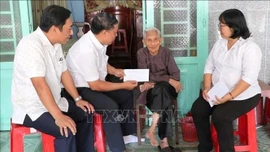 Chủ tịch nước quyết định tặng quà cho người có công nhân dịp Tết Bính Ngọ