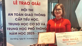 Cô giáo Nông Thị Hiền giành giải Nhất cuộc thi "An toàn giao thông cho nụ cười trẻ thơ"