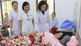 Ngày Thầy thuốc Việt Nam 27/2: Nữ bác sĩ tận tâm với người bệnh