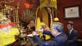 Tổng Bí thư dâng hương tại Khu Di tích Hoàng Thành Thăng Long