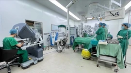 Phẫu thuật robot: Bước tiến mới trị ung thư phổi