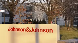 Johnson & Johnson chi 5,5 tỷ USD dàn xếp hàng chục nghìn vụ kiện phấn rôm gây ung thư
