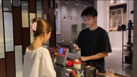 Đổi công lấy chỗ ở: Cách mưu sinh mới của sinh viên giữa "cơn bão giá nhà trọ"