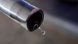 Giá dầu thế giới giảm mạnh trước thông tin Iran sẵn sàng đình chiến