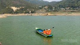 Công ty TNHH Đầu tư điện lực Việt Trung ra quân xử lý ô nhiễm môi trường tại hồ Séo Mý Tỷ