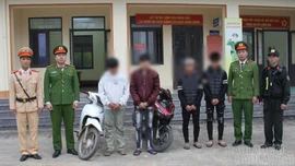 Xử phạt nhóm thanh thiếu niên lạng lách, đánh võng, bốc đầu xe