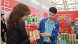 Thủ tướng yêu cầu tăng cường quảng bá sản phẩm địa phương tại Hội chợ Mùa Xuân