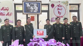 Thiếu tướng Nguyễn Anh Ngọc - Phó Tư lệnh Quân khu 2 thăm, chúc Tết Đoàn Kinh tế - Quốc phòng 345