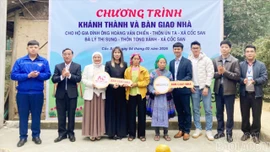 Khánh thành và bàn giao 2 căn "Nhà đại đoàn kết" xã Cốc San