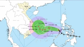 Thời tiết ngày 26/11: Bão tăng cấp trên Biển Đông, sóng biển dâng cao
