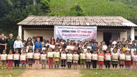 Ấm áp chương trình “Tết Thiếu nhi vì nụ cười trẻ thơ nơi biên giới” tại Trịnh Tường