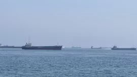 Lưu lượng qua eo biển Hormuz sụt giảm khi giới chủ tàu ưu tiên an toàn