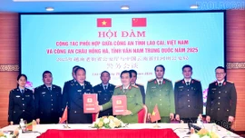 Công an tỉnh Lào Cai hội đàm với Cục Công an châu Hồng Hà (Trung Quốc)