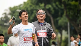 'Run For Love 2024' tiếp sức những bước chạy cho vận động viên khiếm thị