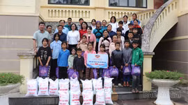Hơn 200 triệu đồng được trao cho các em học sinh tại xã Si Ma Cai