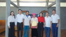 Ủy ban MTTQ Việt Nam tỉnh Lào Cai thăm, tặng quà các gia đình nạn nhân chất độc da cam