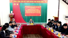 Thứ trưởng Bộ Nông nghiệp và Môi trường Nguyễn Quốc Trị kiểm tra công tác khôi phục sản xuất, tạo sinh kế bền vững tại thôn Làng Nủ