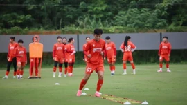 Đội tuyển bóng đá nữ chờ sức trẻ