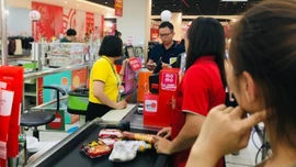 Người Việt mạnh tay chi tiêu khiến tổng bán lẻ và dịch vụ tiêu dùng tăng vọt