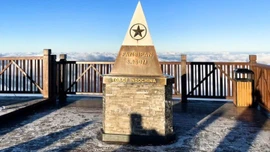 Nhiệt độ giảm xuống 0°C, băng trắng xuất hiện trên đỉnh Fansipan