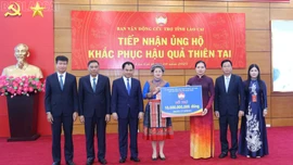Ủy ban Trung ương Mặt trận Tổ quốc Việt Nam trao 10 tỷ đồng ủng hộ tỉnh Lào Cai khắc phục hậu quả thiên tai