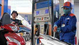 Giá xăng dầu đồng loạt tăng, RON95-III lên mức 20.608 đồng mỗi lít