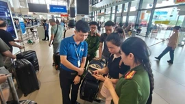 Ứng dụng định danh, xác thực điện tử, nhận diện sinh trắc học phục vụ làm thủ tục lên tàu bay