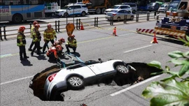 'Bác sĩ đường phố' chuyên phát hiện hố tử thần ở Singapore