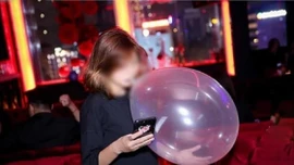 Bóng cười, người khóc