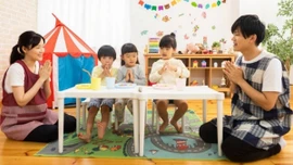 Tỷ lệ nam giới Nhật Bản nghỉ phép chăm con nhỏ cao kỷ lục