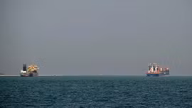 Căng thẳng Mỹ - Iran leo thang: Mỹ đánh chặn loạt UAV ở eo biển Hormuz, Tehran bảo vệ nghiêm ngặt kho urani