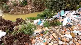 Cần sớm xử lý tình trạng đổ rác thải ven suối tại thôn 2B, xã Bảo Yên