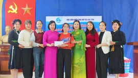 Hội Liên hiệp Phụ nữ xã Lục Yên phát động xây dựng mô hình điểm "Hũ gạo tiết kiệm"