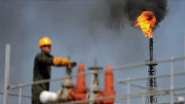 IEA nâng dự báo nguồn cung dầu mỏ toàn cầu năm 2025