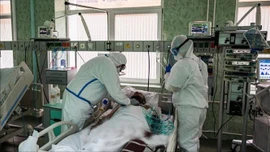 Chuyên gia cảnh báo làn sóng COVID-19 mới tại Nga