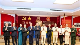 Xây dựng Đảng về đạo đức từ đội ngũ cán bộ bản lĩnh, tinh thông