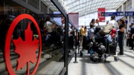 Tiếp viên Air Canada đình công, hàng trăm chuyến bay bị hủy
